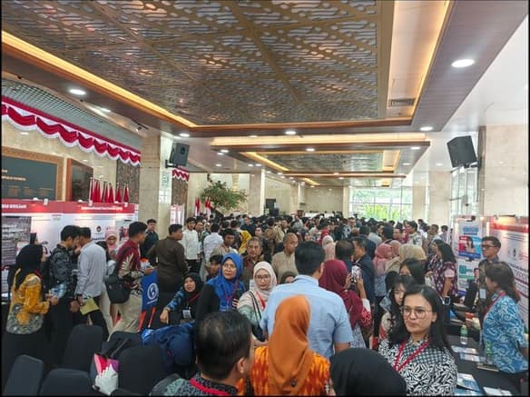 Keramaian peserta di acara pesta beasiswa