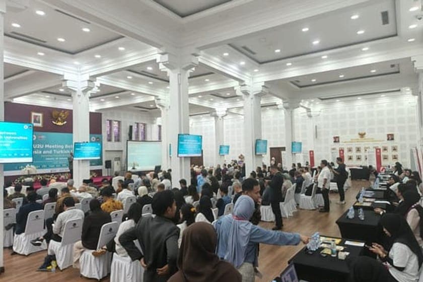Diskusi bersama peserta program